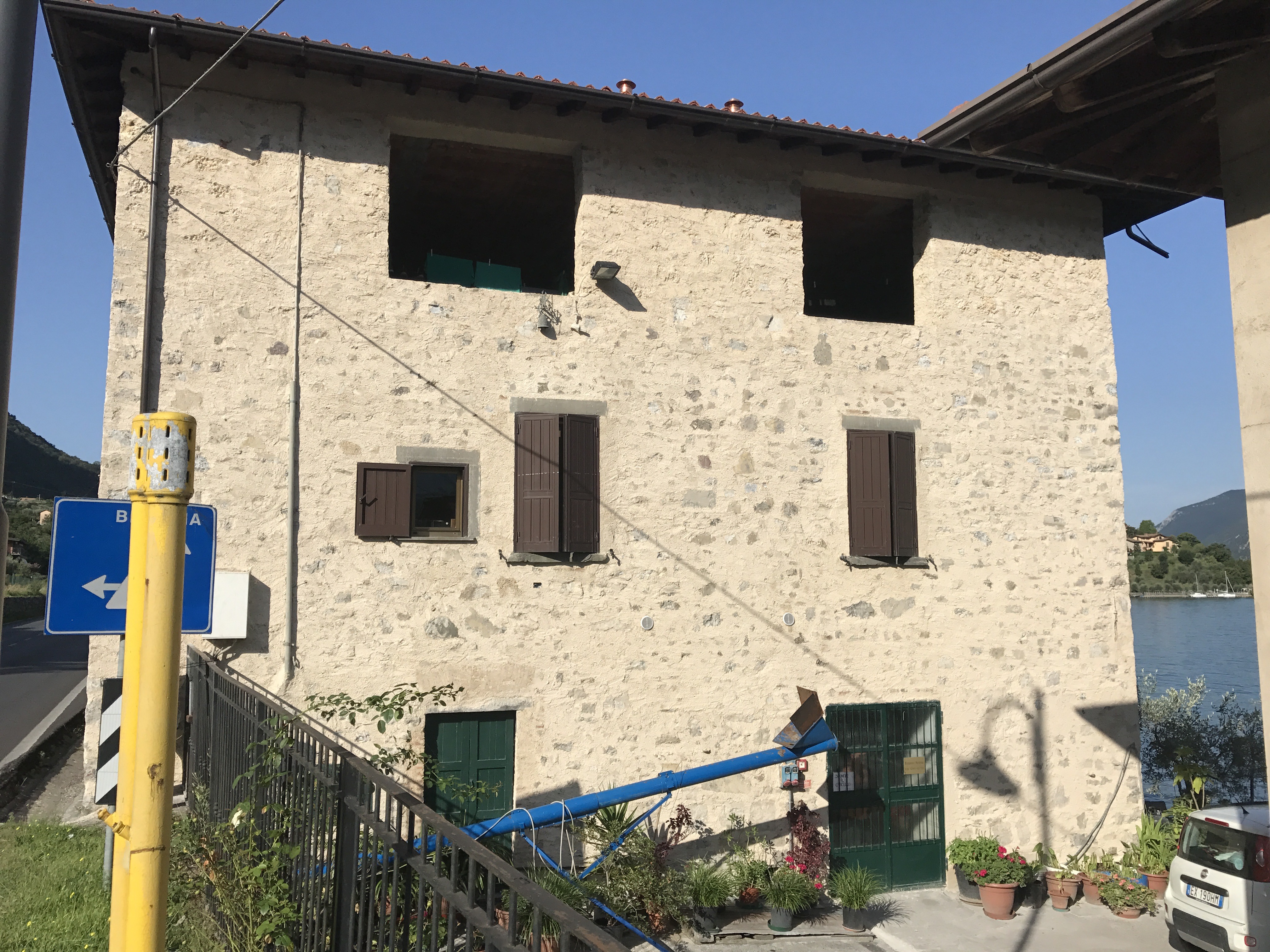 Restauro facciate e rifacimento copertura antico Frantoio sul lago d’Iseo